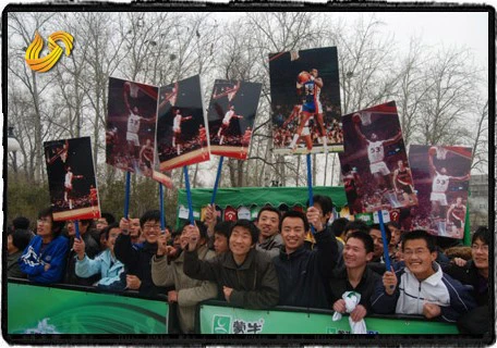 篮球防守训练中如何提高体能和耐力_1